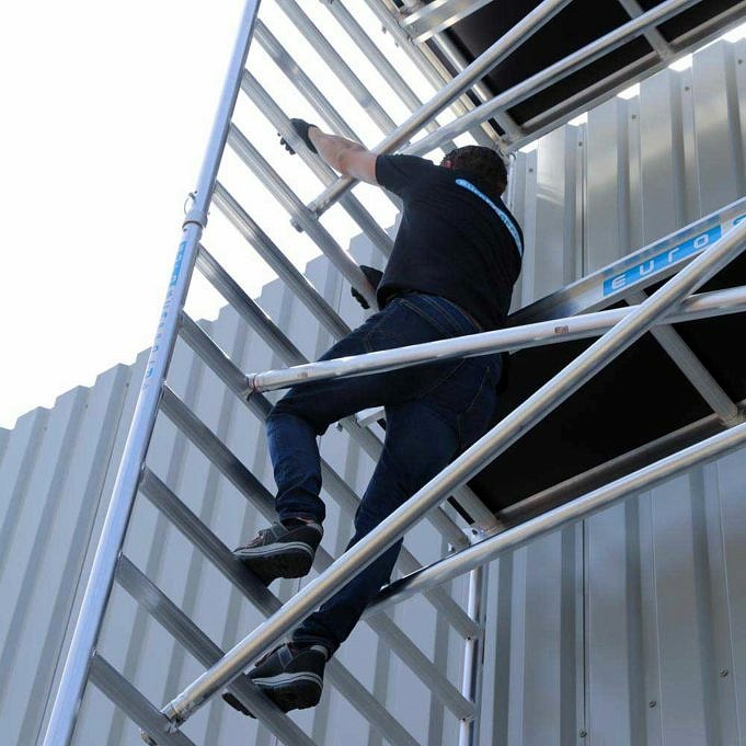 7 Beste Ladders Voor Hoog Plafond In 2022!