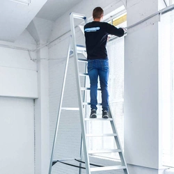 Hieronder staan de 7 beste ladders voor hoog plafond